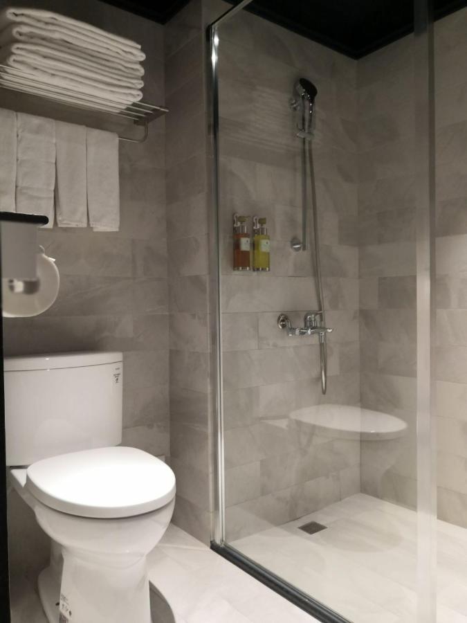 Q21 Hotel Каосюн Екстериор снимка